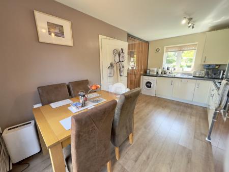 Kitchen / Dining Area