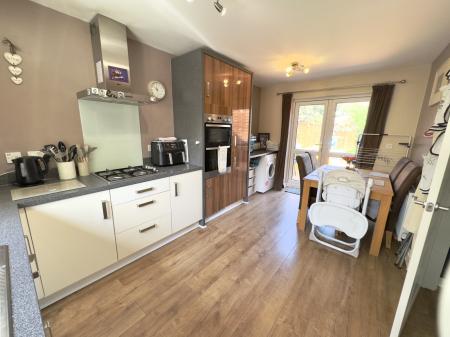 Kitchen / Dining Area