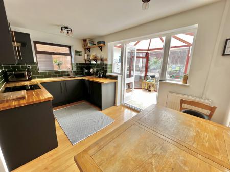 Kitchen / Dining Area