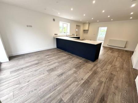 Kitchen / Dining Area