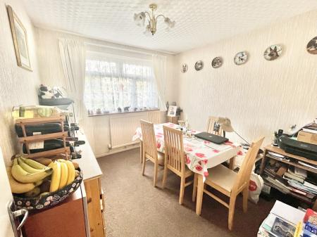 Bedroom 2 / Dining Area