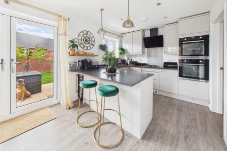 Kitchen / Dining Room
