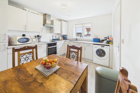 Kitchen / Dining Area