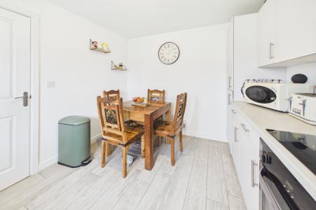 Kitchen / Dining Area