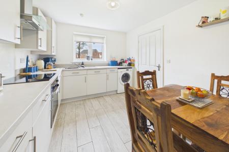 Kitchen / Dining Area