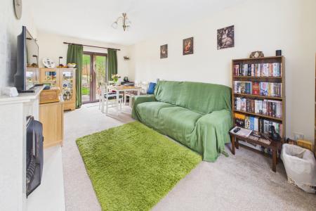 Lounge / Dining Area