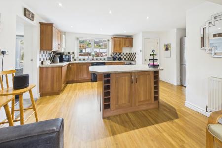 Kitchen / Dining Area