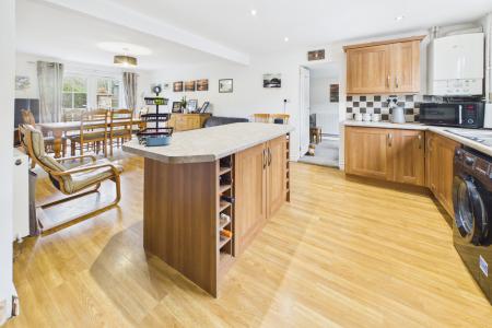 Kitchen / Dining Area