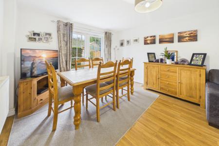 Kitchen / Dining Area