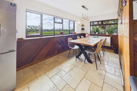 Kitchen / Dining Area