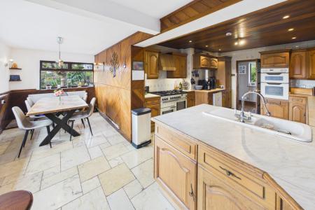 Kitchen / Dining Area