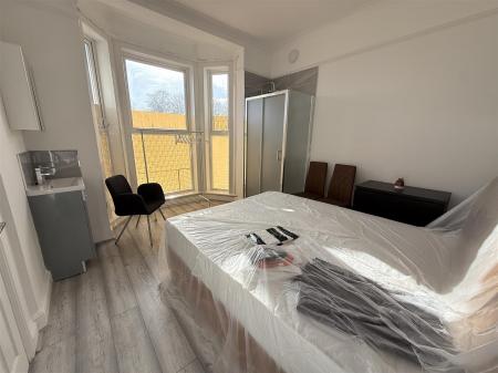 Upper Ground Floor Bedroom 1 (£850pcm)