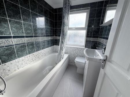 Communal 2nd Floor Bathroom