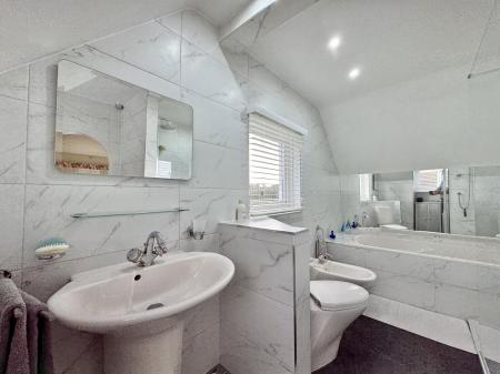 En-Suite Bath / Shower Room