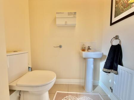 Visitors cloakroom/Wc