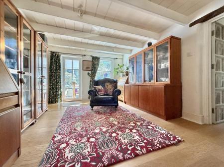 Flexible Adjoining Room