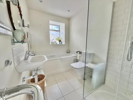 En-Suite Bathroom