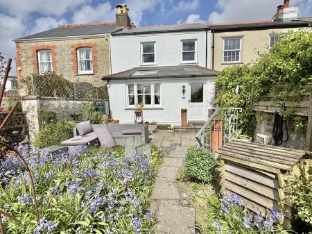 Cottage & Front Garden