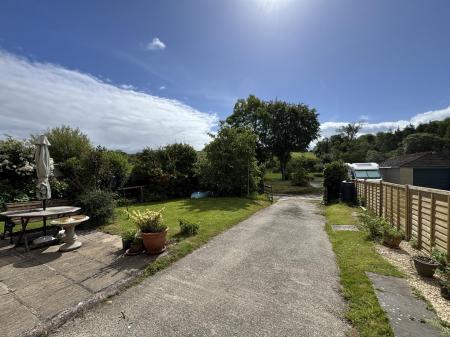 Garden & Parking
