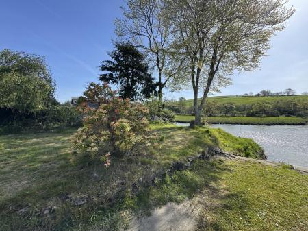 Public Slipway & Shared River Frontage