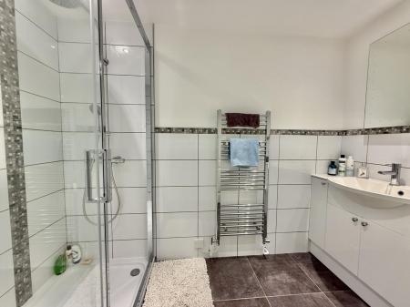 Family Shower Room