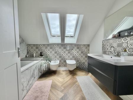 Ensuite Bathroom/Wc