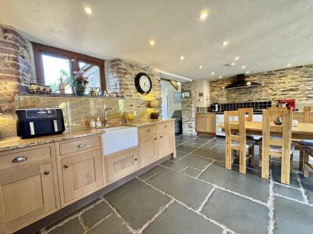 Kitchen / Dining Room