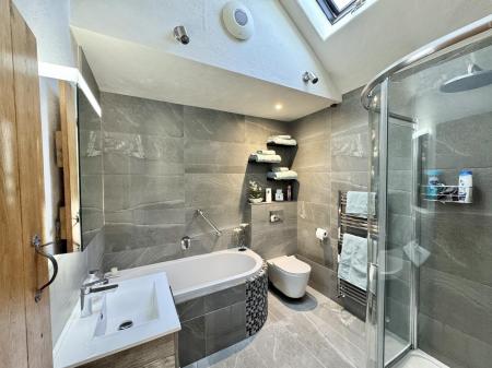 En-Suiite Bathroom