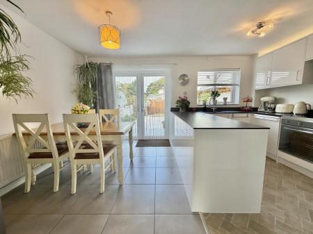 Kitchen/ Dining Room