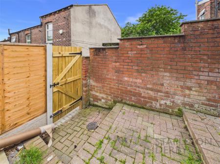 CAM04645G0-PR0033-STILL014.jpg