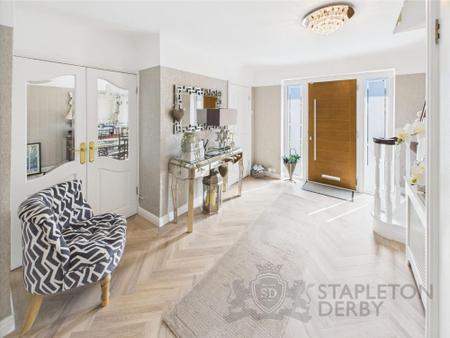 CAM04720G0-PR0058-STILL008.jpg