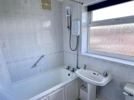 Bathroom 1.jpg