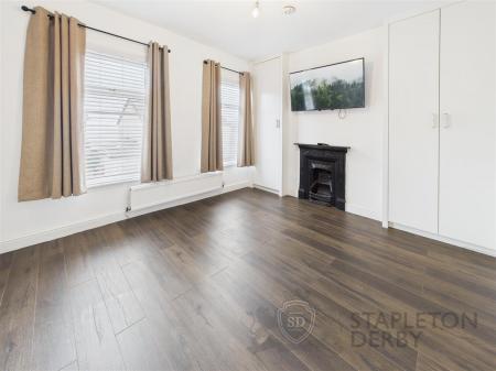 CAM04709G0-PR0300-STILL002.jpg