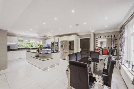 Kitchen - Diner - Copy.jpg