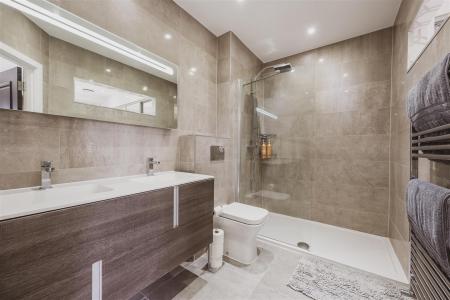 En-Suite to Main.jpg