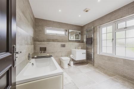 Main Bathroom.jpg