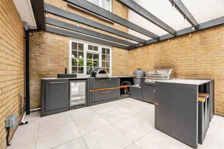 Outdoor Kitchen..jpg