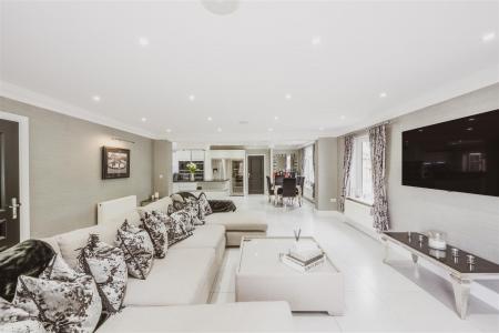 OP Snug - Kitchen - Diner.jpg