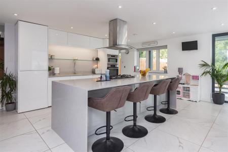 The White House-HRNWM18.jpg