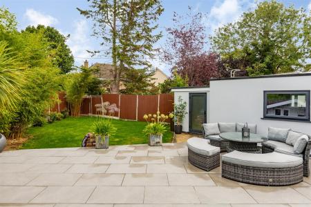 The White House-HRNWM25.jpg