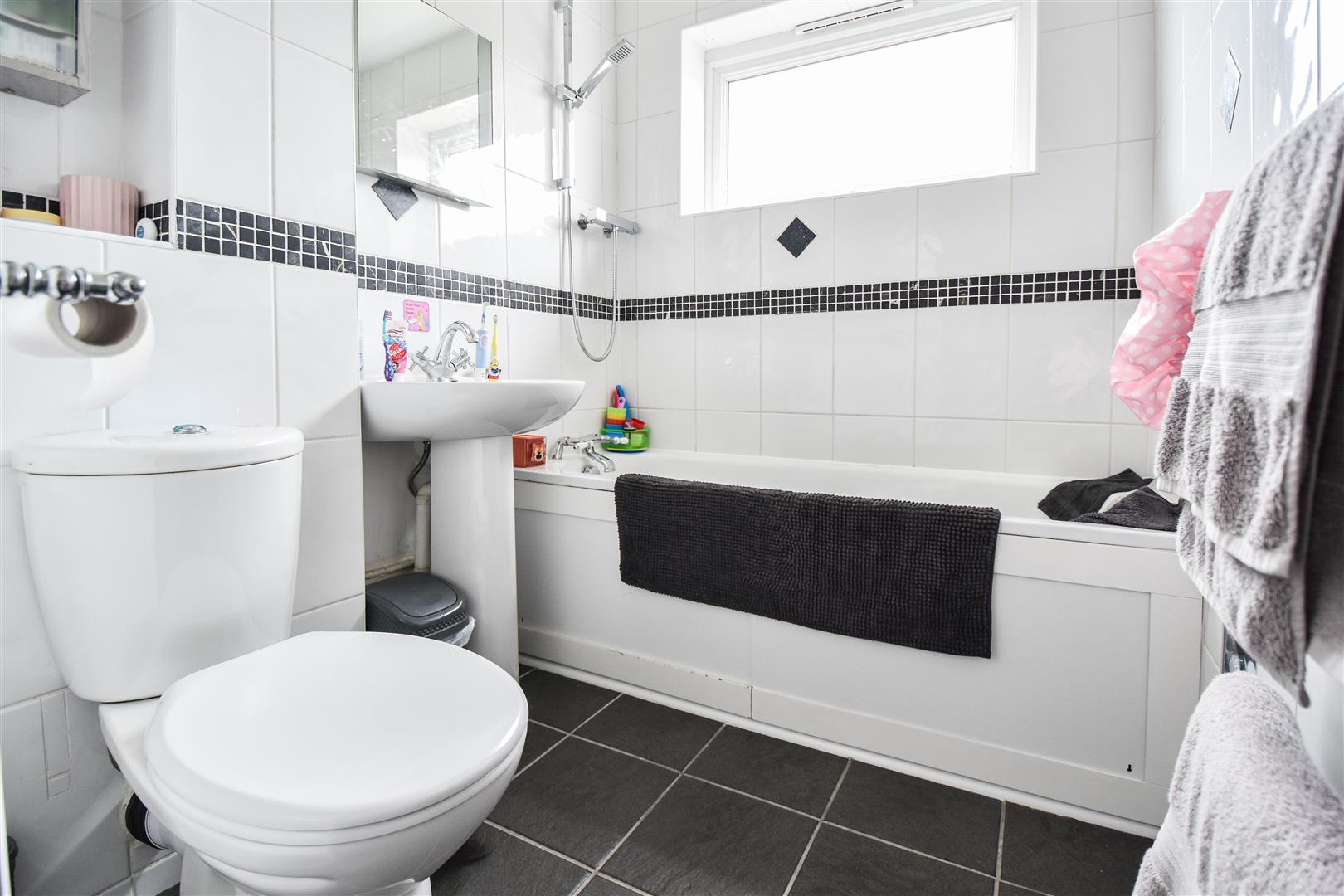 3 bedroom Semi-Detached House for sale in Brentwood