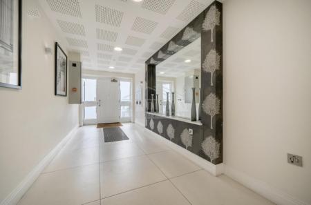 bcc14038-b36f-4b72-83db-a9cd3e038115.jpg