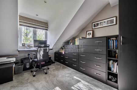 Walk in Wardrobe/Study