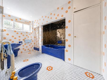 13-bathroom (1).png