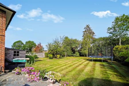 39 Deacons Hill Road Elstree Borehamwood WD6 3HZ -