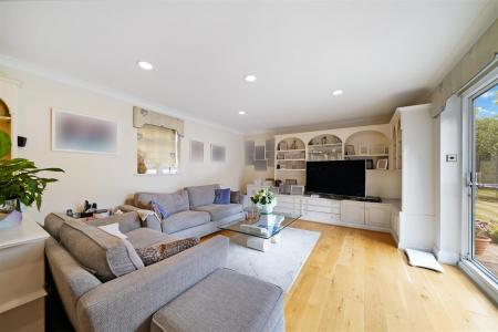 39 Deacons Hill Road Elstree Borehamwood WD6 3HZ -