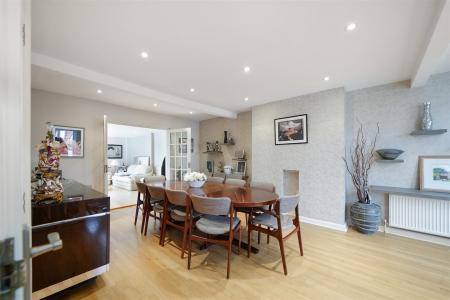 39 Deacons Hill Road Elstree Borehamwood WD6 3HZ -