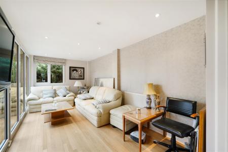 39 Deacons Hill Road Elstree Borehamwood WD6 3HZ -