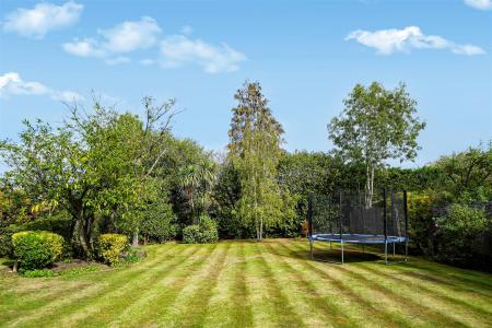 39 Deacons Hill Road Elstree Borehamwood WD6 3HZ -