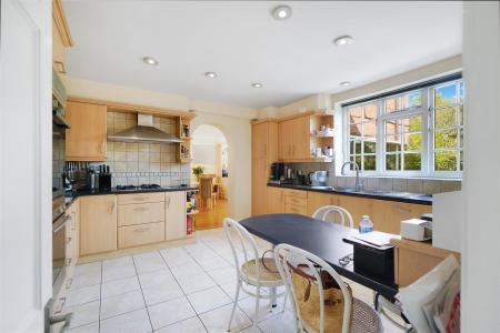 39 Deacons Hill Road Elstree Borehamwood WD6 3HZ -